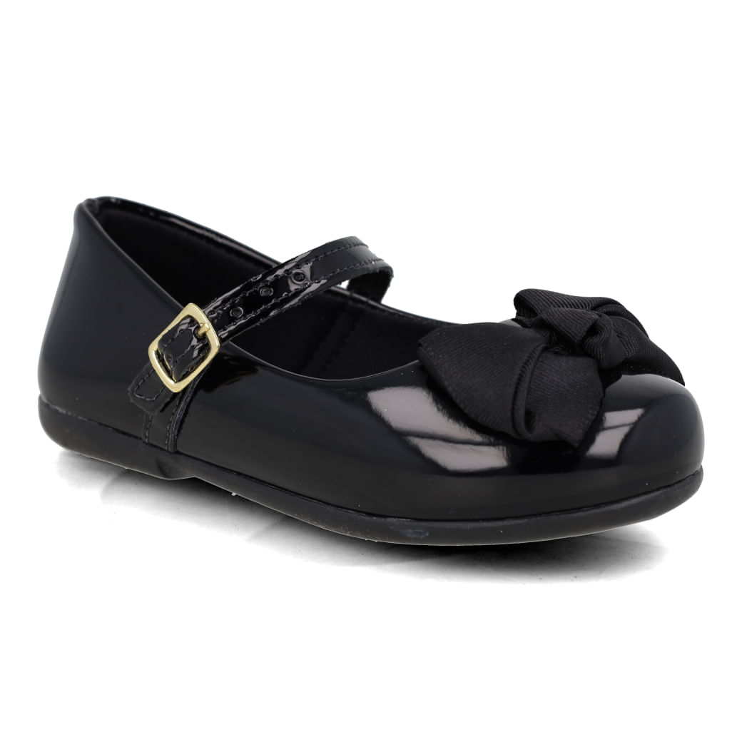 Vista lateral da sapatilha infantil Funfeet verniz preto com detalhes em laço e fivela